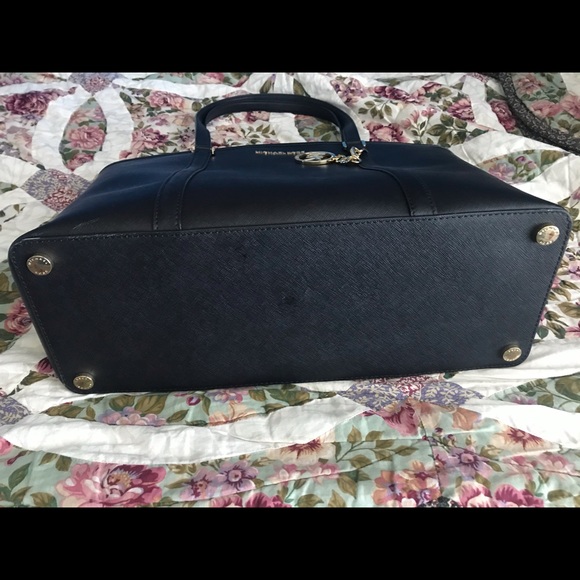 LIKE NEW Michael Kors Tote - Picture 2 of 8